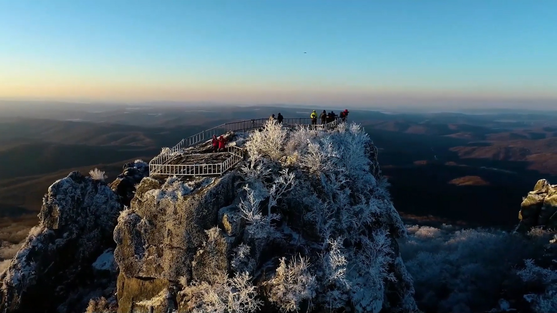 Khu rung tuyet phu trang xoa o Trung Quoc hinh anh