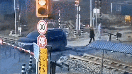 Oto suyt bi tau hoa tong o Trung Quoc hinh anh