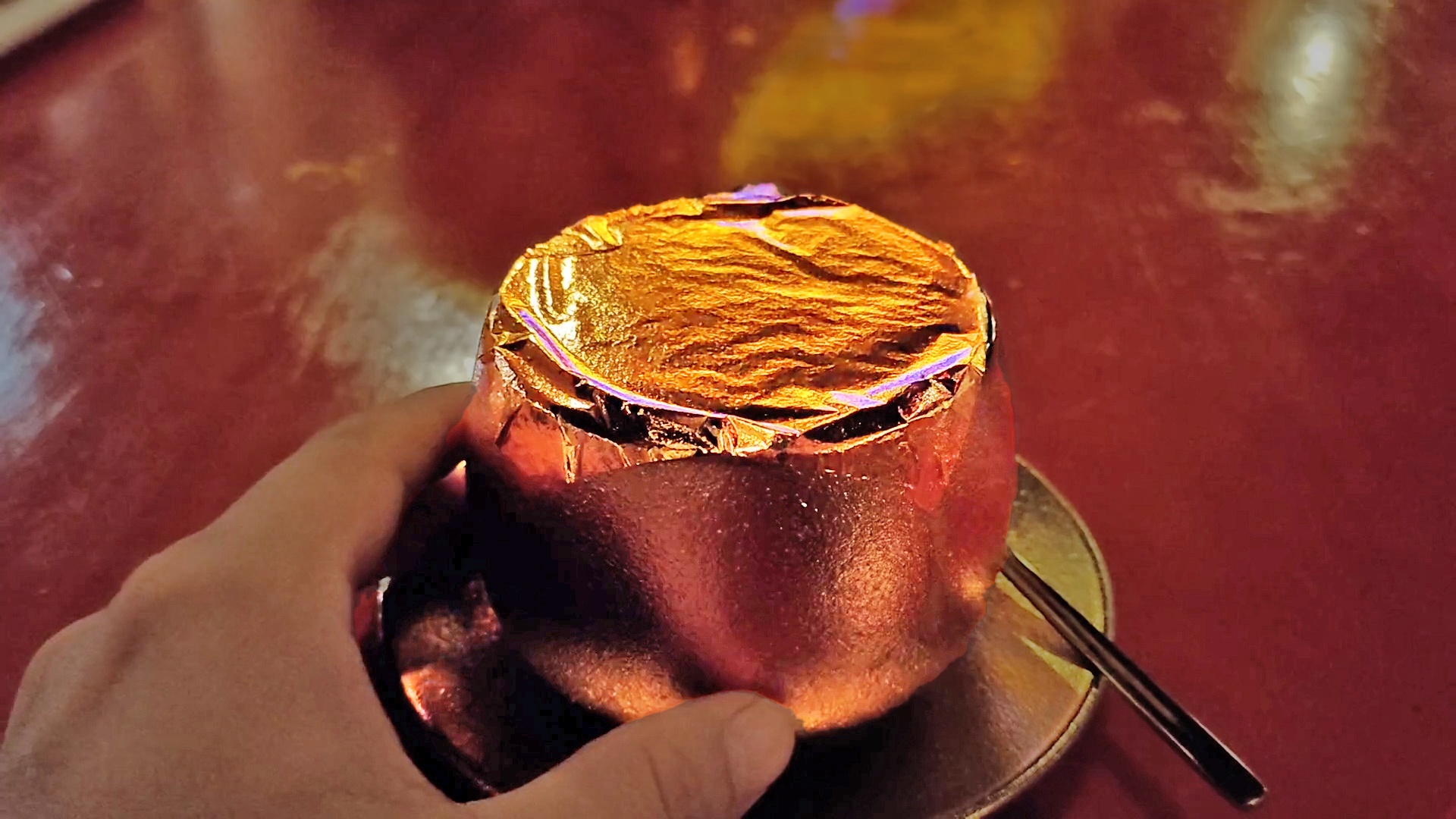 Ly latte dat vang 24 karat o Malaysia hinh anh