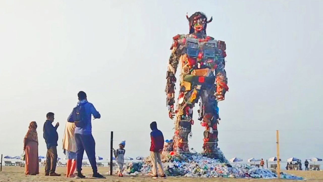 Robot khong lo va boc mui xuat hien o bai bien hinh anh