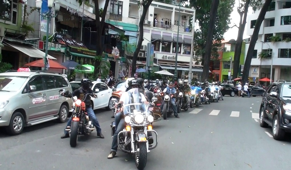 Can canh dan mo to Harley-Davidson tai Sai Gon hinh anh