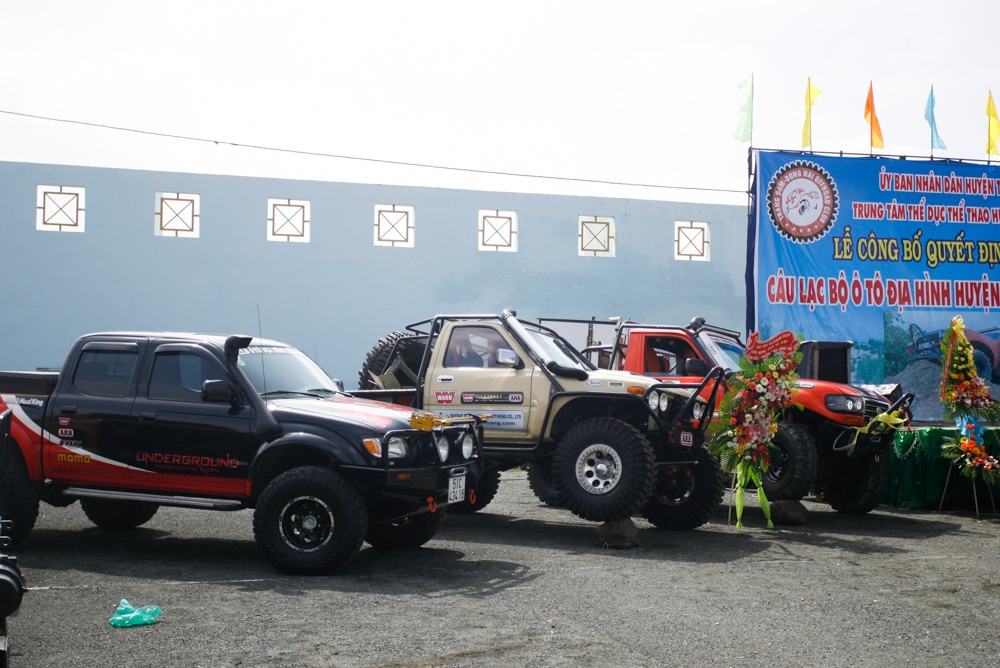 Những chiếc xe thi đấu hạng nặng được gấp rút hoàn thành để kịp ra mắt trong ngày tiếp nhận quyết đinh thành lập CLB xe thể thao địa hình tỉnh Đồng Nai