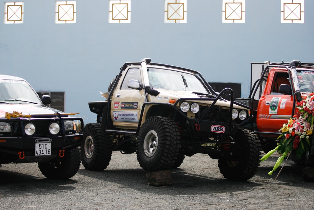 …tham gia vào các hoạt động xã hội như: cứu hộ, cứu nạn, vận chuyển hàng từ thiện tới các vùng sâu, vùng xa, những nơi có điều kiện giao thông khó khăn phức tạp…