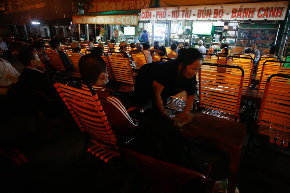 Thuc trang cung World Cup tai cac ben xe o Sai Gon hinh anh