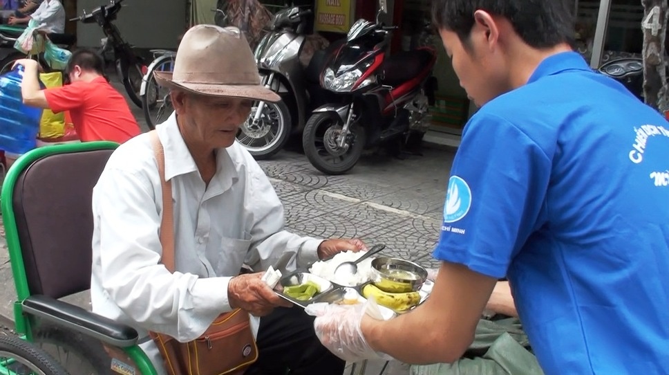 Quan com 2.000 dong nghia tinh tai Sai Gon hinh anh