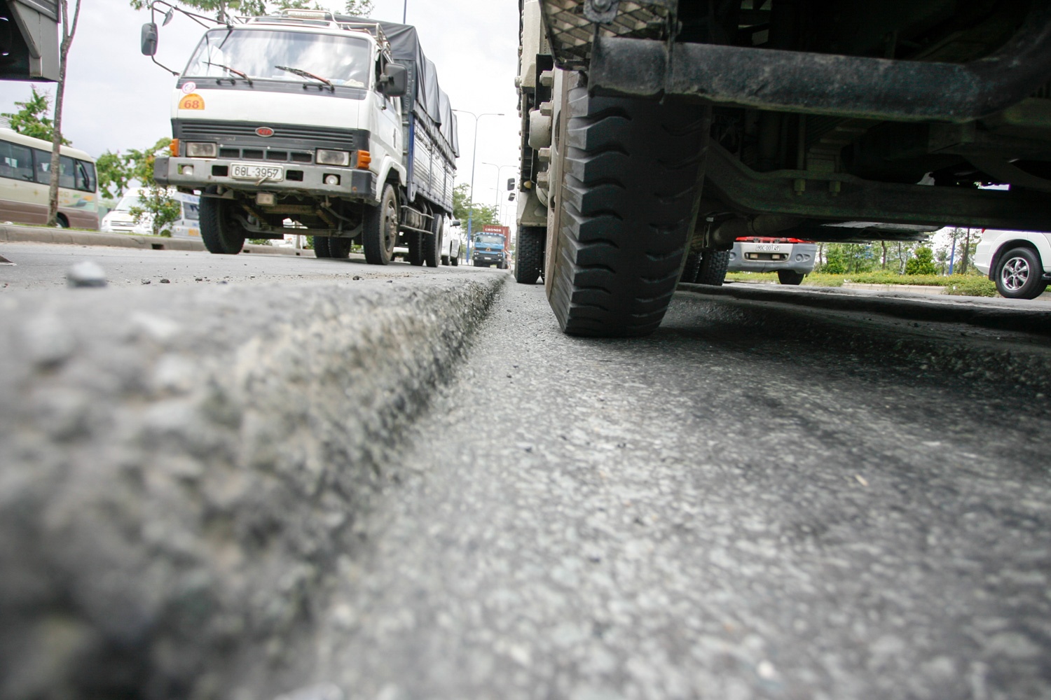 Duong nghin ty tai TP.HCM tiep tuc lun, troi nhua hinh anh