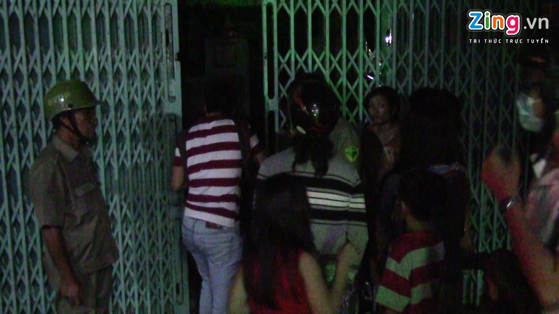 Nha trong hem chay, nguoi dan hot hoang dap lua hinh anh