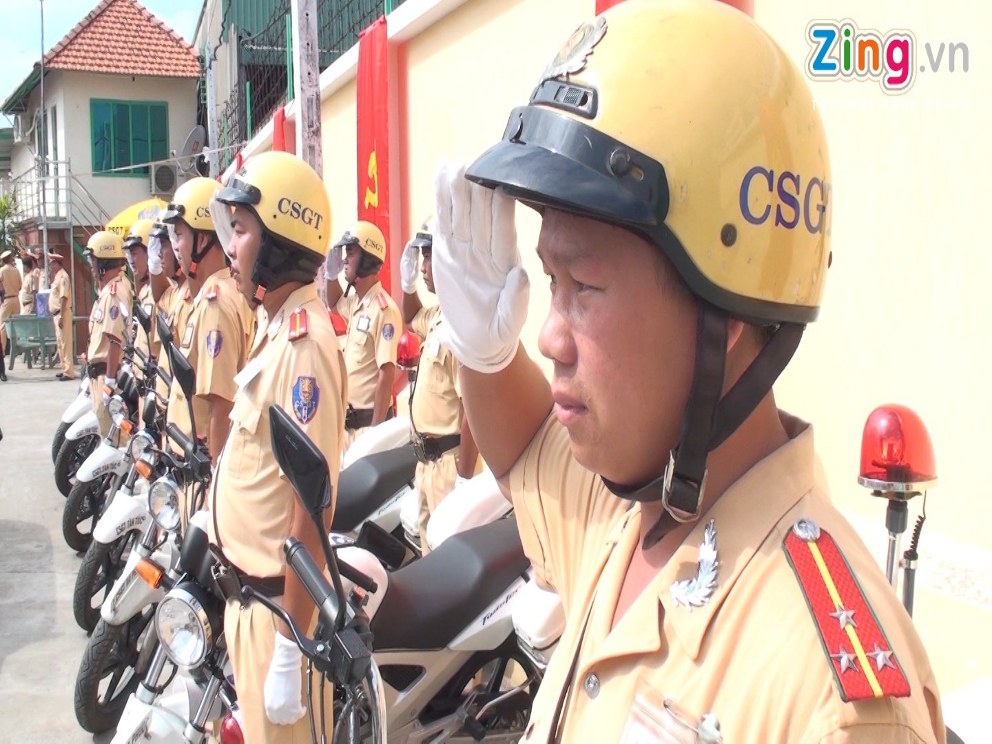 Lap them 3 tram CSGT tai cua ngo Sai Gon hinh anh