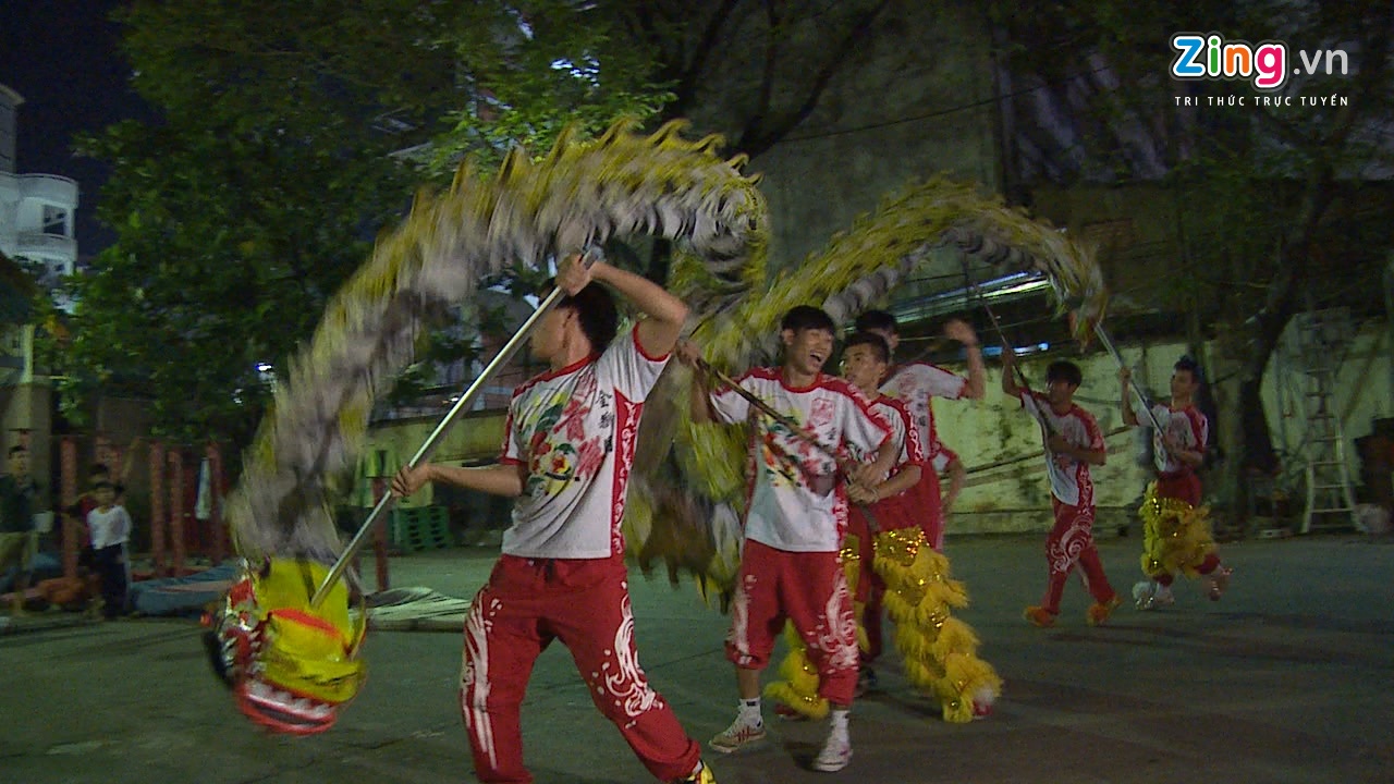 Kho luyen tap Lan su rong don Trung thu Sai Gon hinh anh