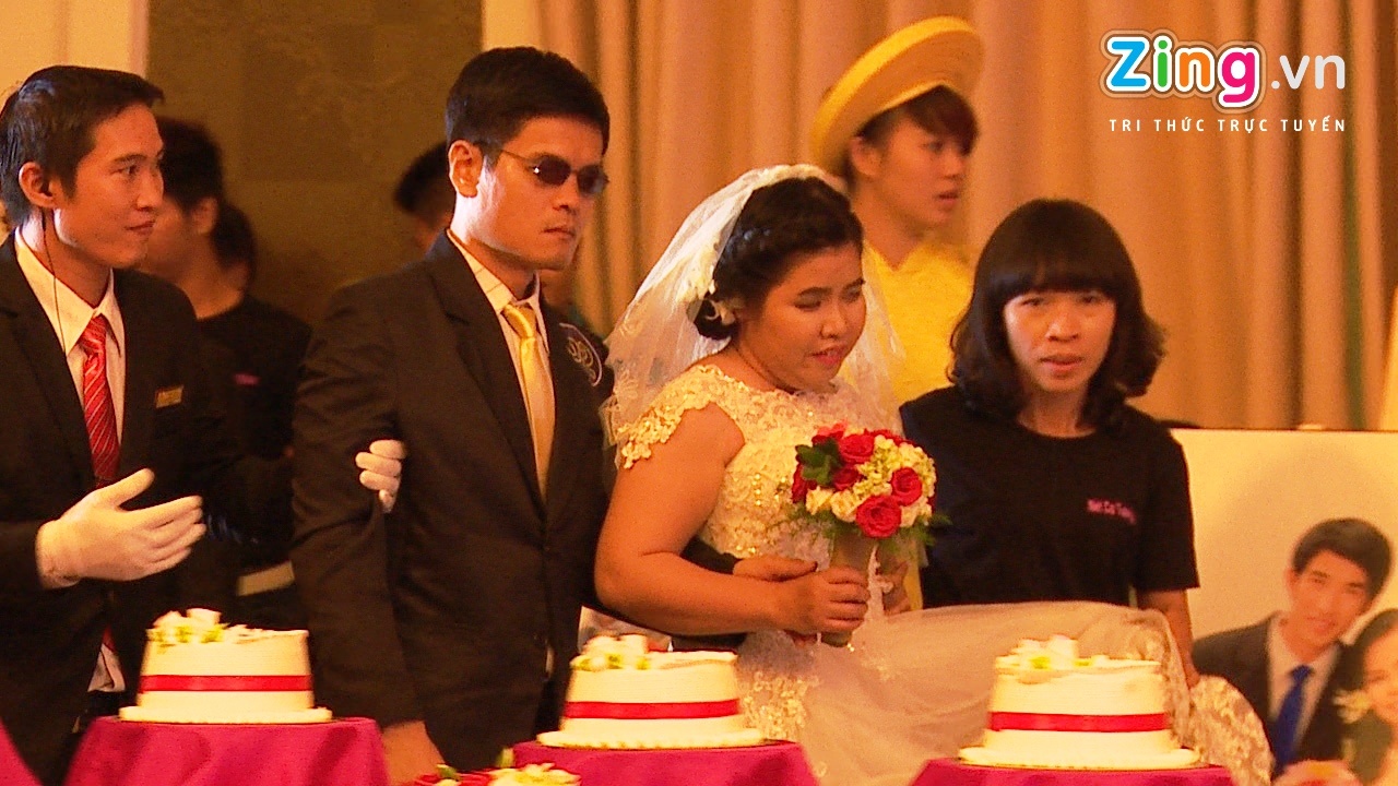 Dam cuoi tap the cho nhung nguoi khuyet tat o TP.HCM hinh anh