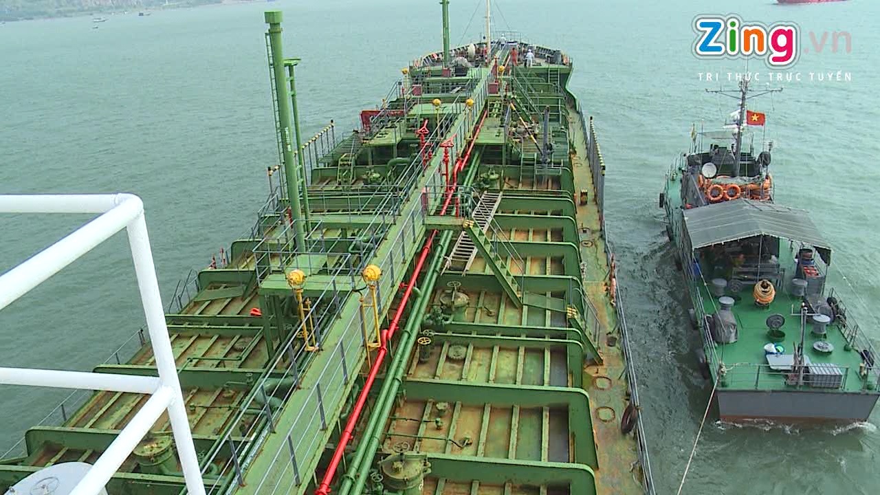 Thuyen vien tau Sunrise 689 ke lai giay phut bi khong che hinh anh