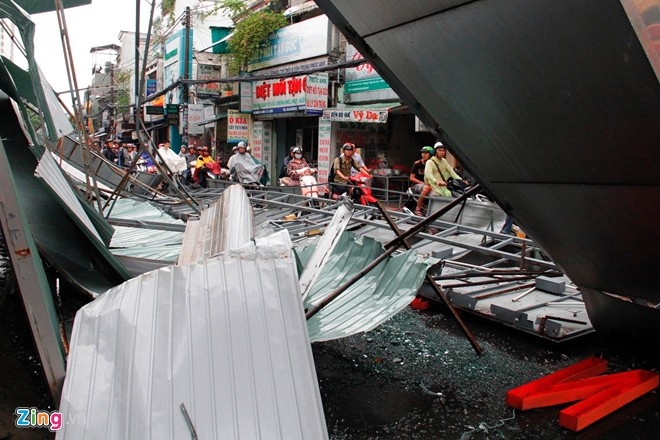 Hien truong vu sap mat tien chi nhanh ngan hang o Sai Gon hinh anh