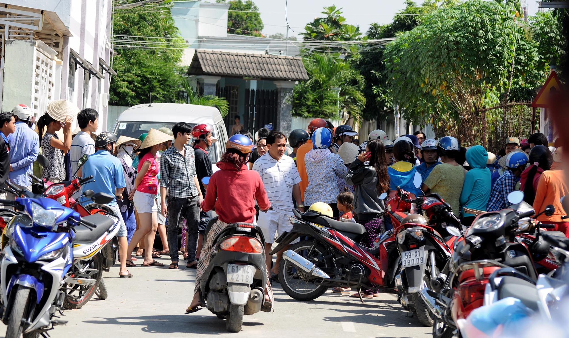 Sáng 14-11, Cơ quan CSĐT quận 9 đến nhà riêng của Đỗ Thanh Tú (34 tuổi) nghi phạm trọng vụ giết người đốt xác ở quận 9, TP.HCM.