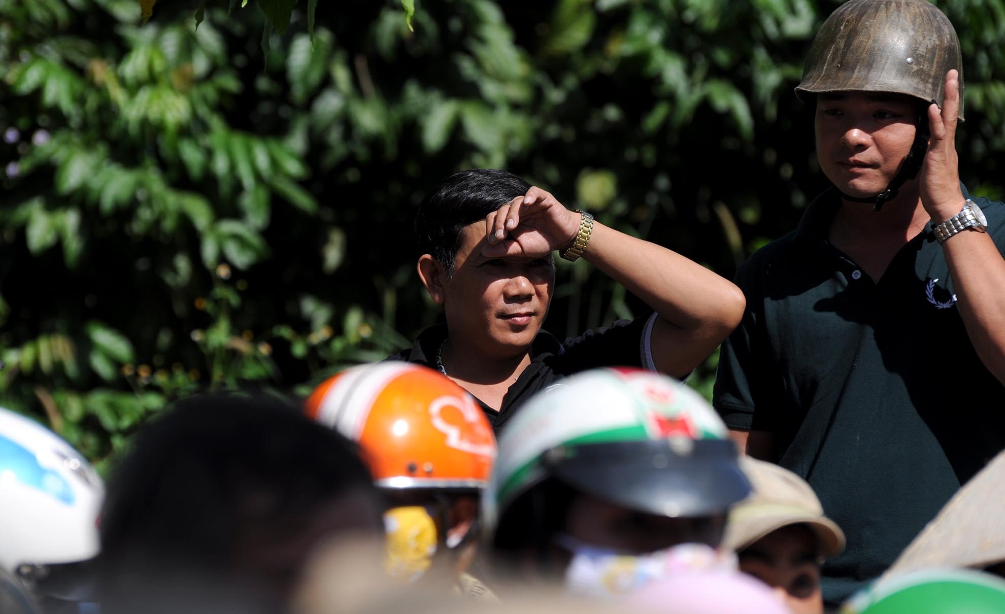 Theo người dân, họ bất ngờ vì Tú thực hiện hành vi tàn ác như vậy. Thường ngày, thấy hung thủ hiền lành và ít nói.