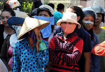 Hang tram nguoi xem dung hien truong vu giet nguoi dot xac hinh anh