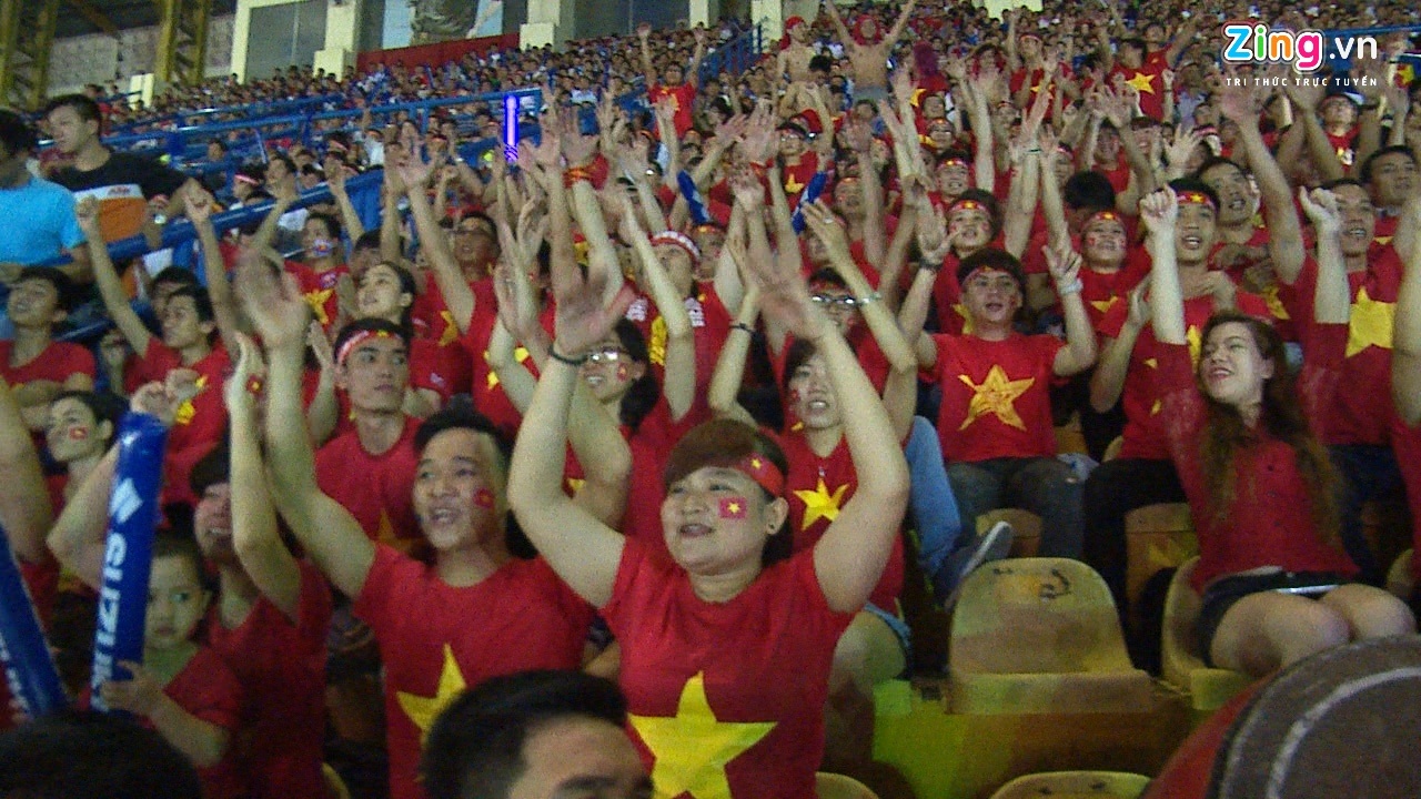CDV tai TP.HCM an mung chien thang cua doi tuyen Viet Nam hinh anh