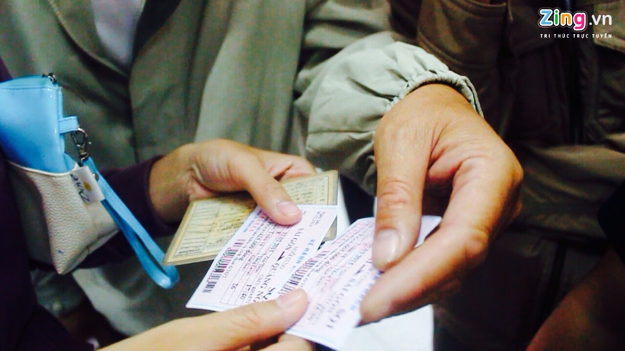 Ga Sai Gon dong nghit nguoi mua ve Tet hinh anh