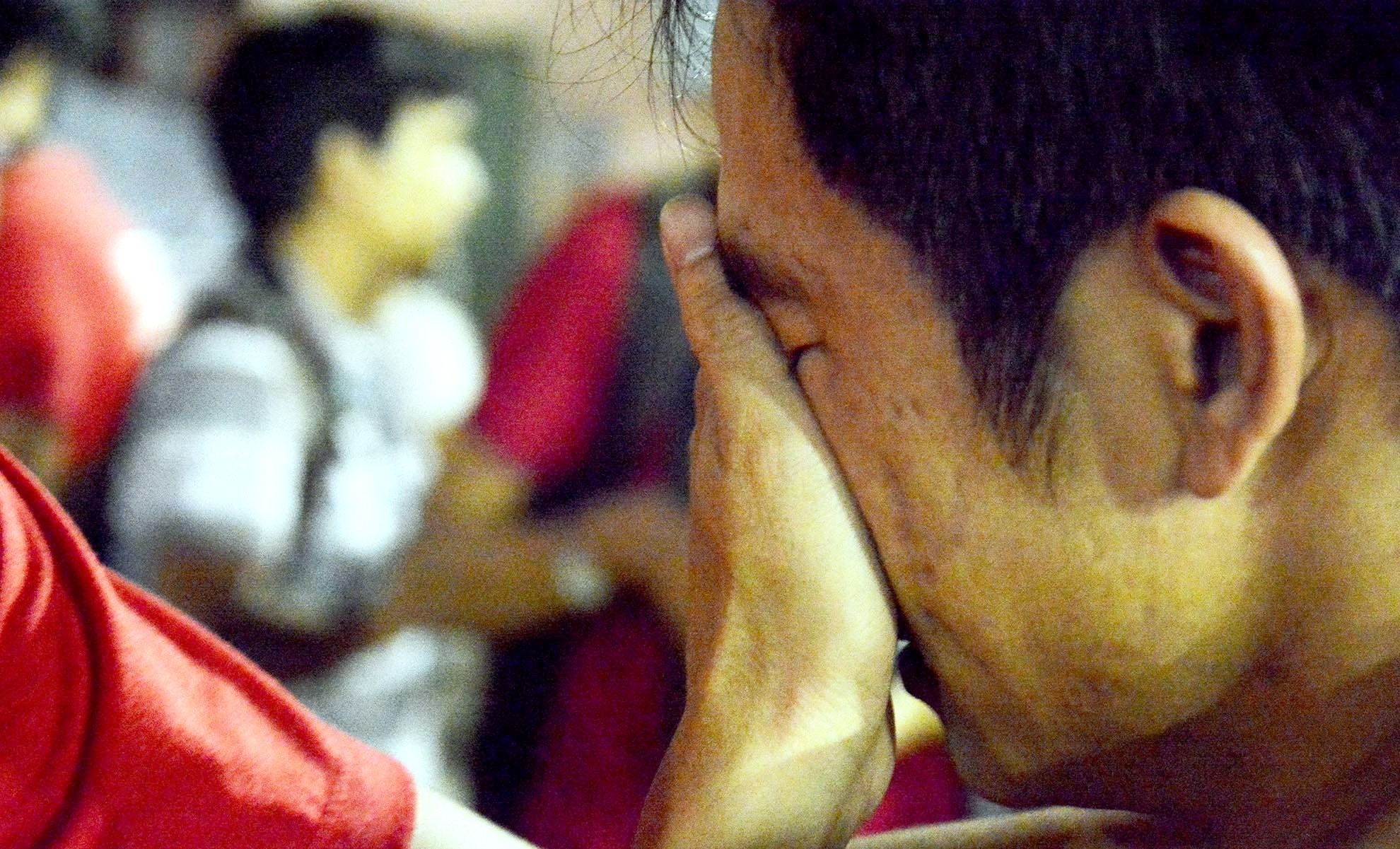 CDV tai TP.HCM oa khoc truoc that bai cua doi tuyen hinh anh