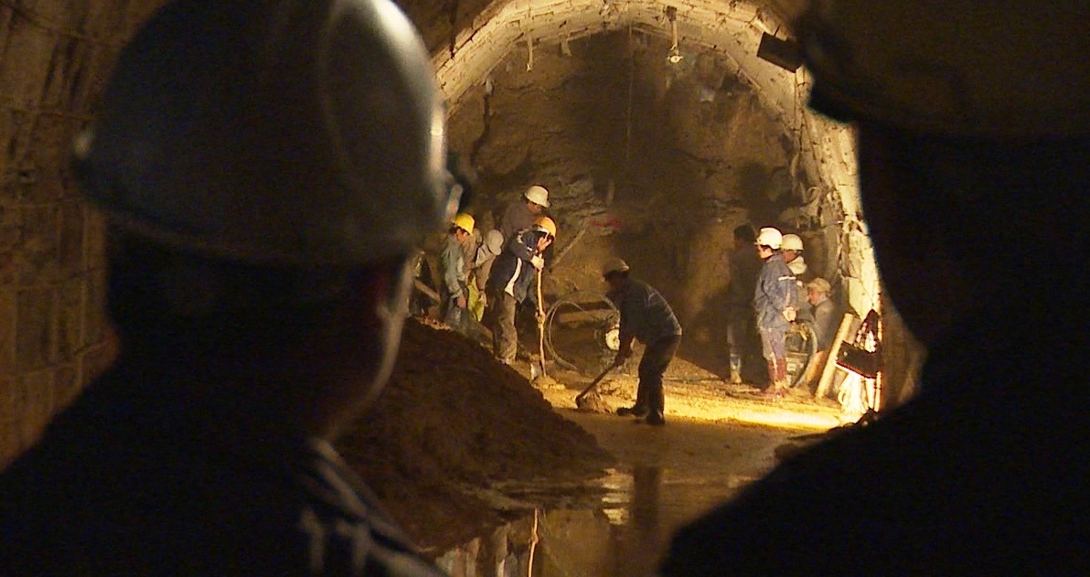 Hon 700 nguoi cuu ho vu sap ham thuy dien hinh anh