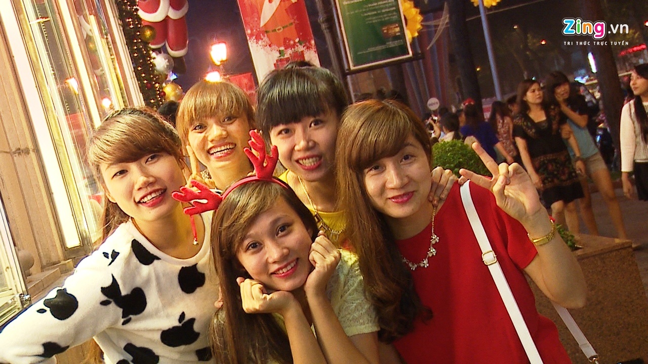 Trung tam Sai Gon nhon nhip don chao Noel 2014 hinh anh