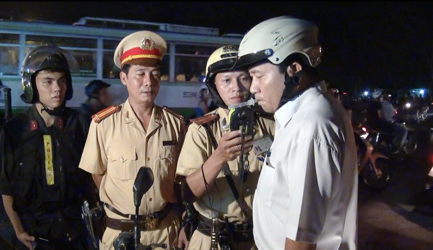 Canh do nong do con nguoi chay xe may o Sai Gon hinh anh