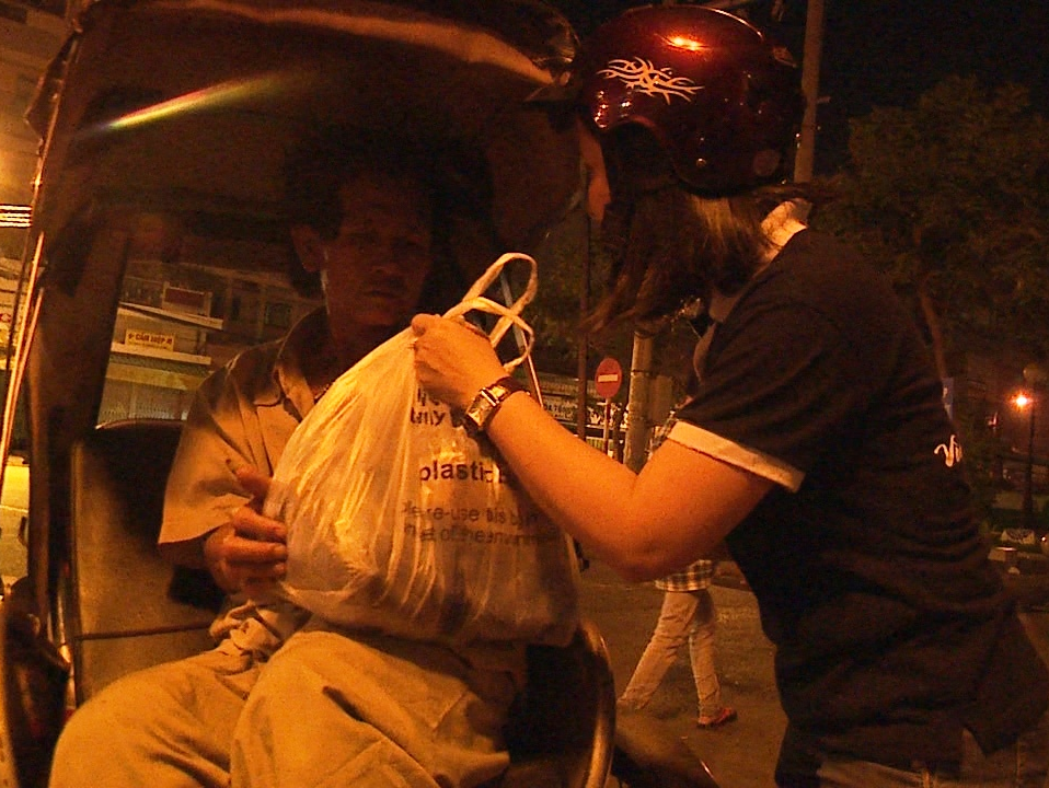 Mon qua nho suoi am dem lanh cho nguoi vo gia cu Sai Gon hinh anh