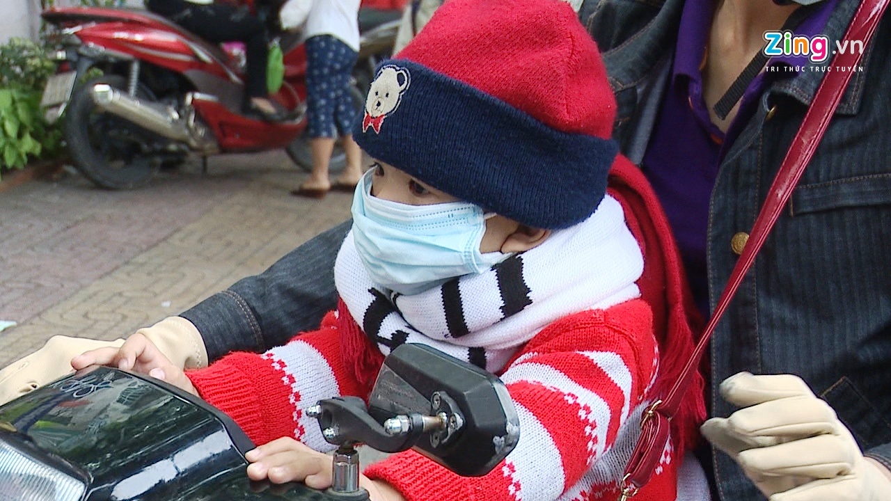 Sai Gon lanh nhu mua dong Ha Noi, tre em trum kin den truong hinh anh