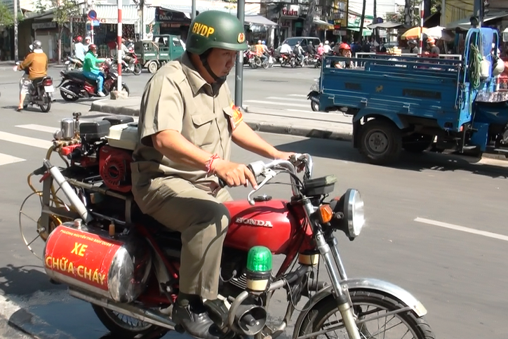 Xe cuu hoa hai banh o Sai Gon hinh anh