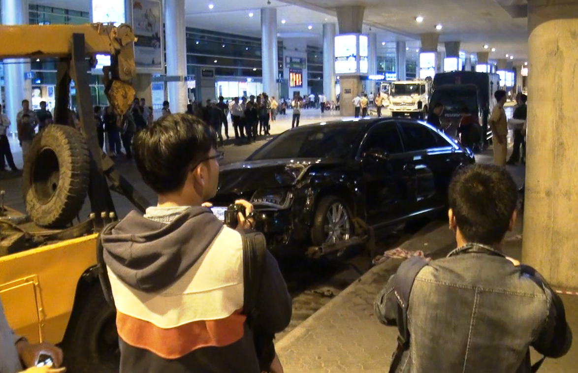 Hien truong xe Audi cua ca si noi tieng gay tai nan hinh anh