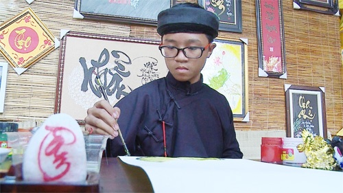 'Ong do' 15 tuoi noi bat pho Tet Sai Gon hinh anh