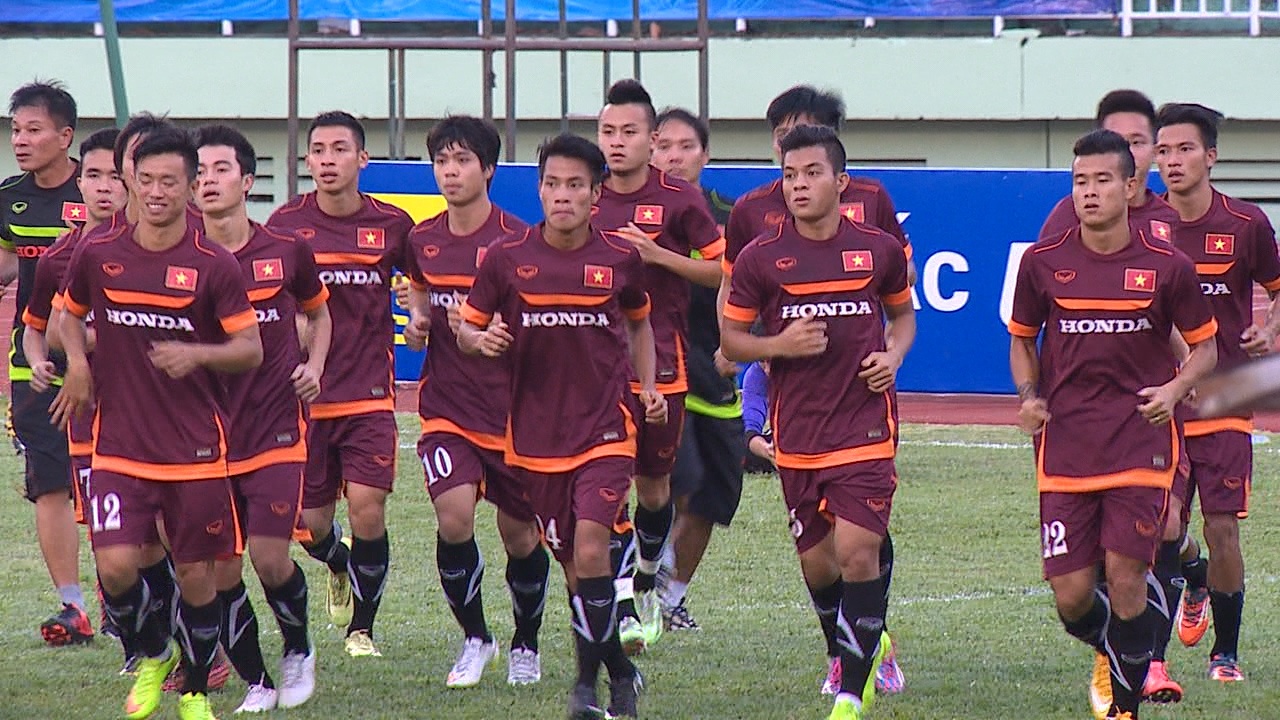 Hang tram co dong vien theo doi buoi tap U23 VN tai TP HCM hinh anh