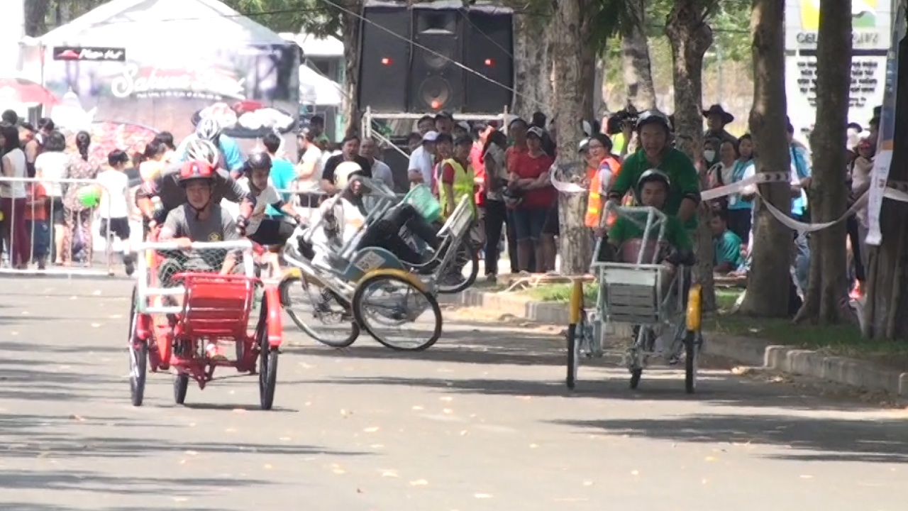 Nga chong cho tai cuoc dua xich lo o TP HCM hinh anh