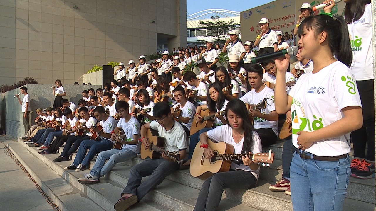 1.000 nguoi bieu dien guitar huong ung Gio Trai Dat hinh anh