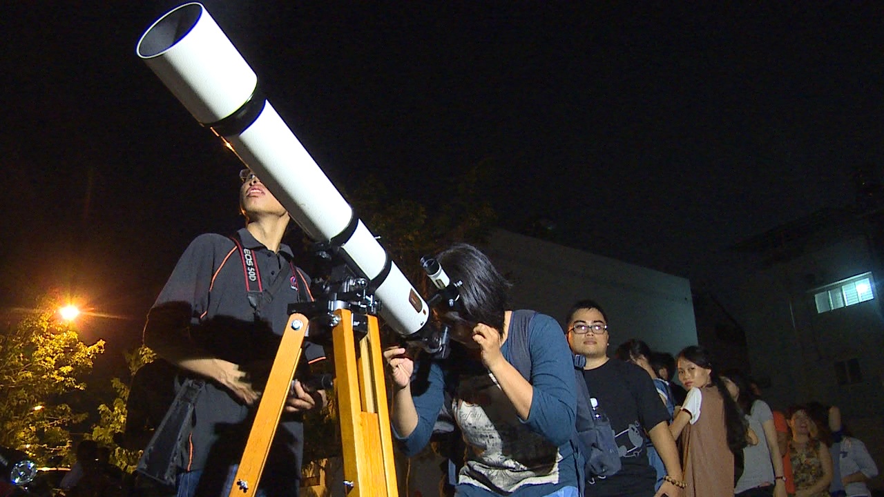 Gioi tre Sai Gon xep hang xem 'trang mau' hinh anh