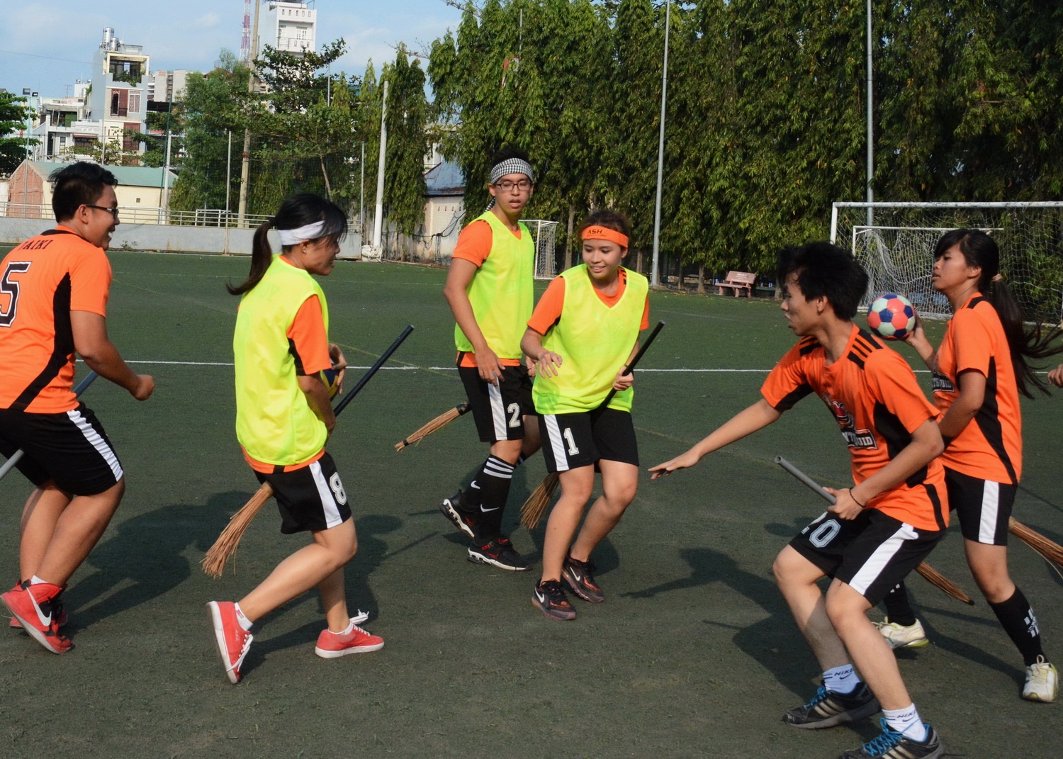 Gioi tre Sai Gon choi tro cuoi choi phu thuy da bong hinh anh