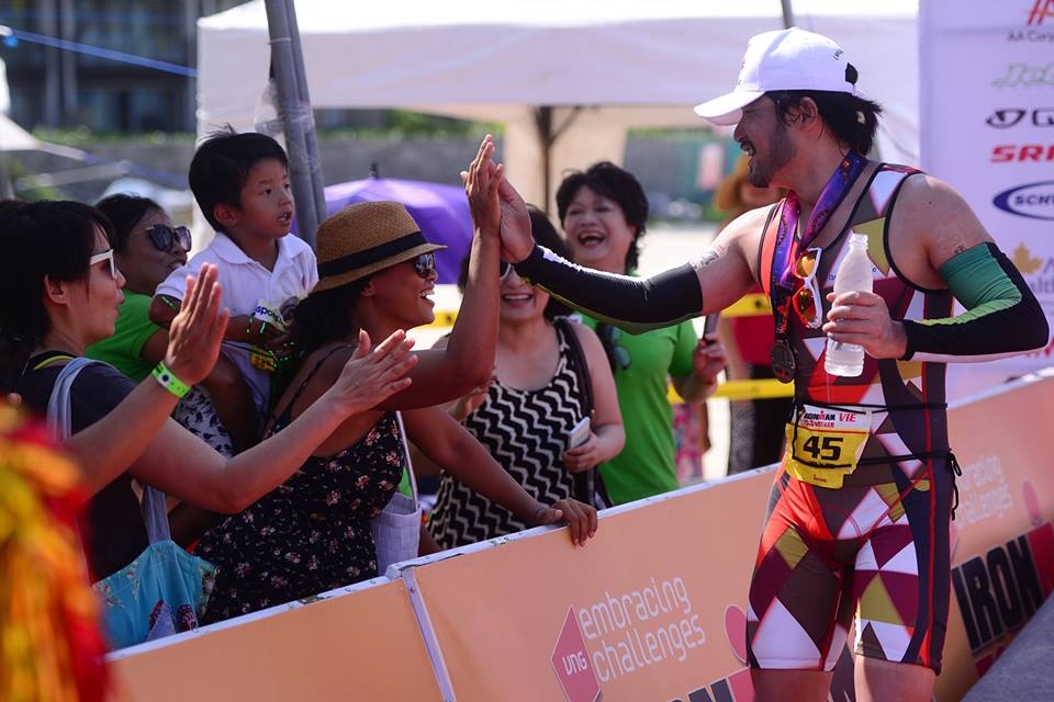 Khoanh khac ve dich cua cac VDV Viet Nam tai Ironman hinh anh