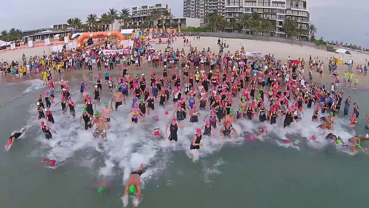 Toan canh cuoc thi VNG Ironman 70.3 Vietnam 2015 hinh anh