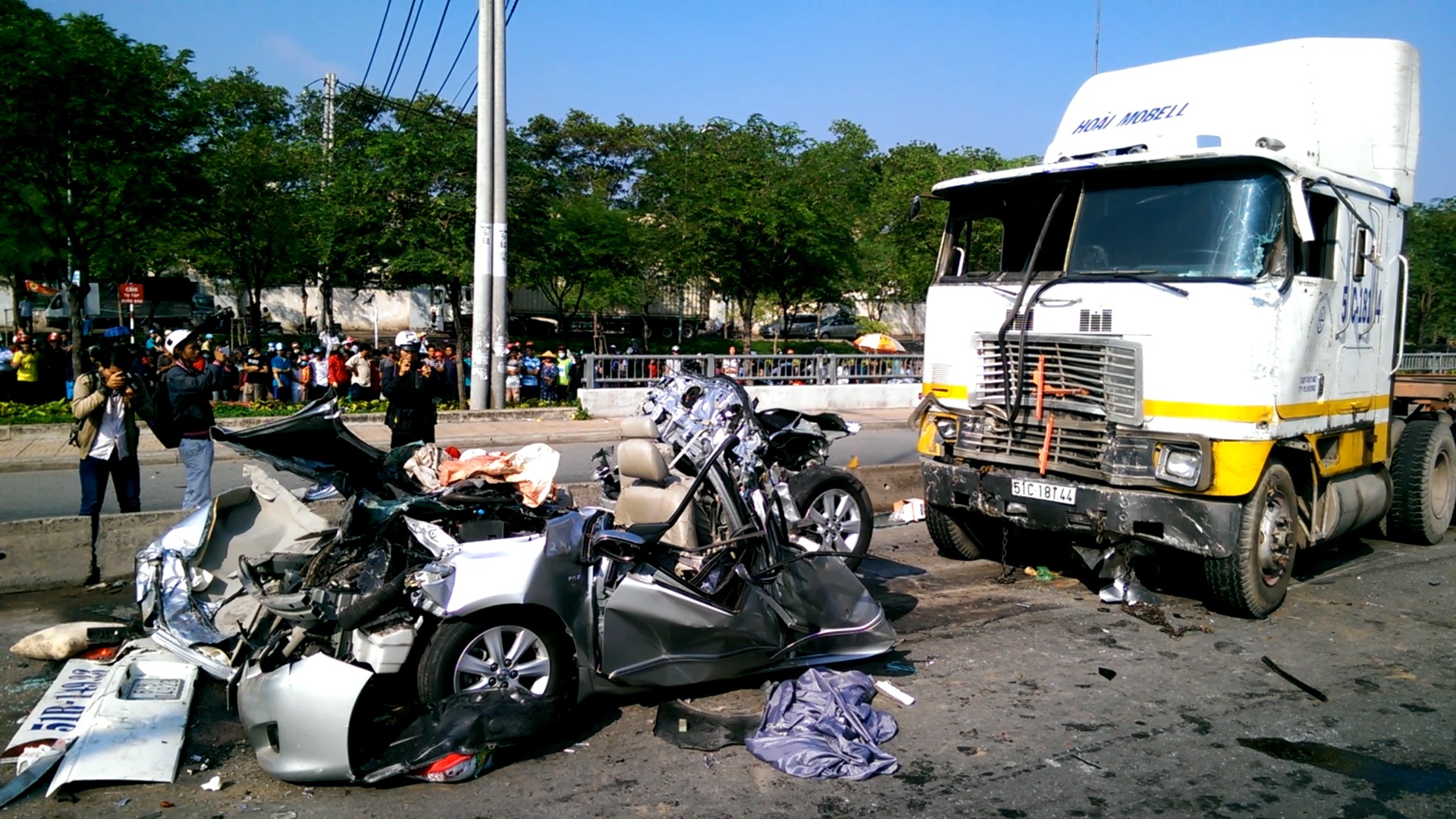 Clip hien truong vu tai nan kinh hoang lam 5 nguoi chet hinh anh