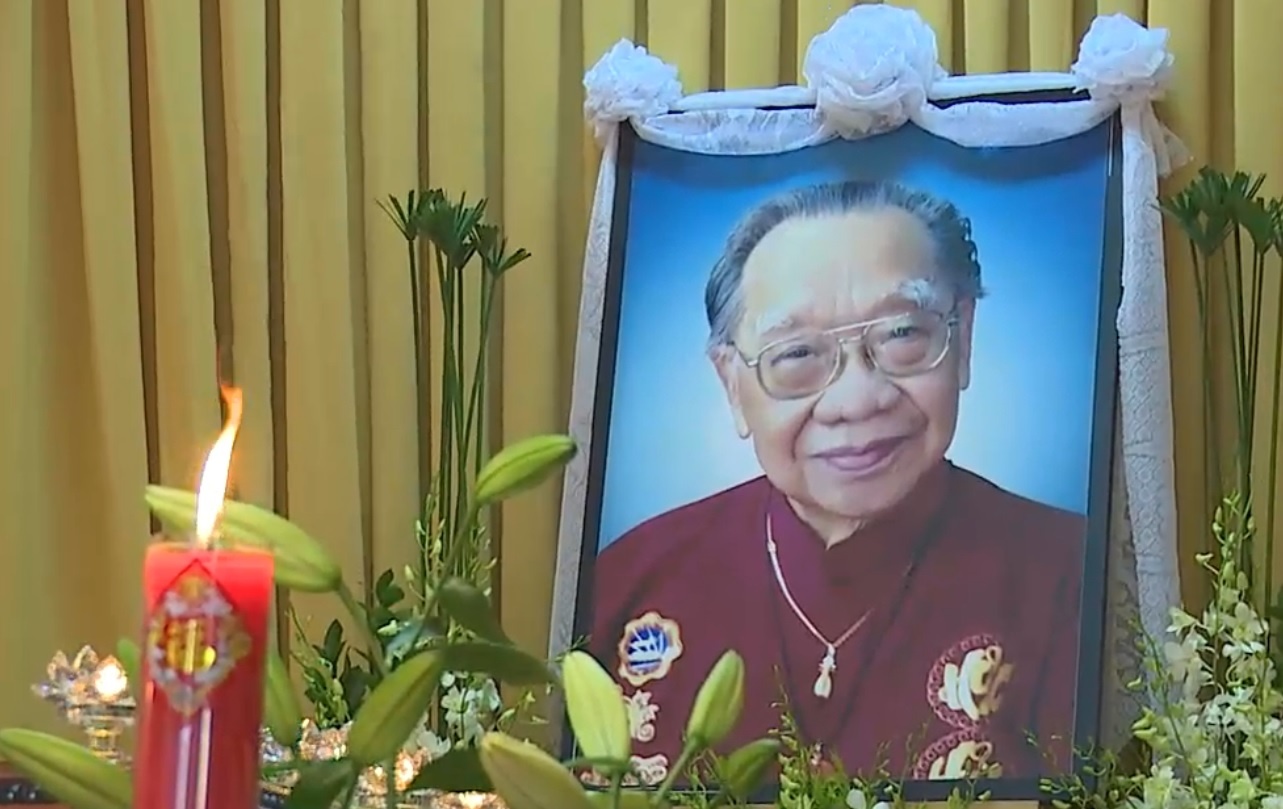 Hoc tro xuc dong trong le vieng Giao su Tran Van Khe hinh anh