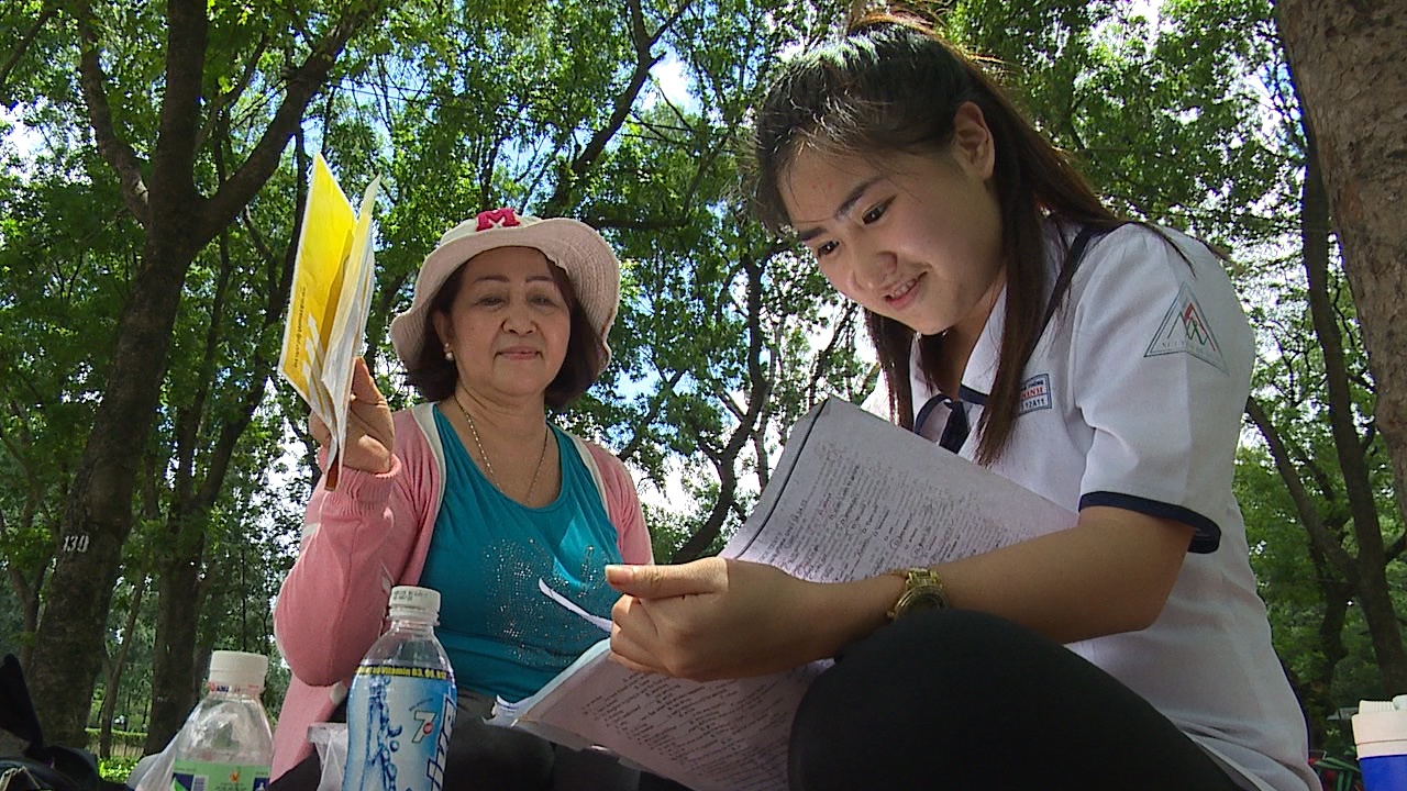 Si tu an uong, nghi trua trong cong vien hinh anh