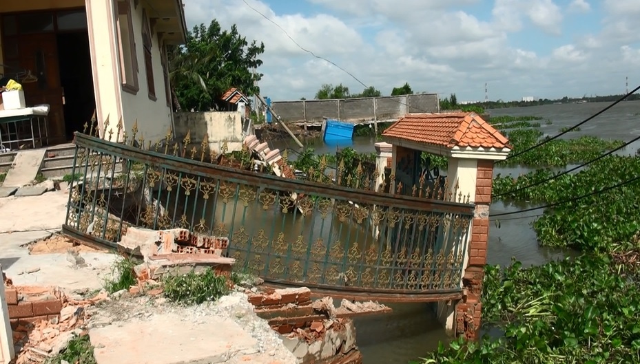 Nhieu ho dan di doi khan cap sau vu sat lo o Sai Gon hinh anh
