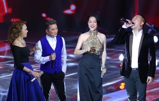 Giam khao Giong hat Viet trinh dien soi dong tren san khau hinh anh