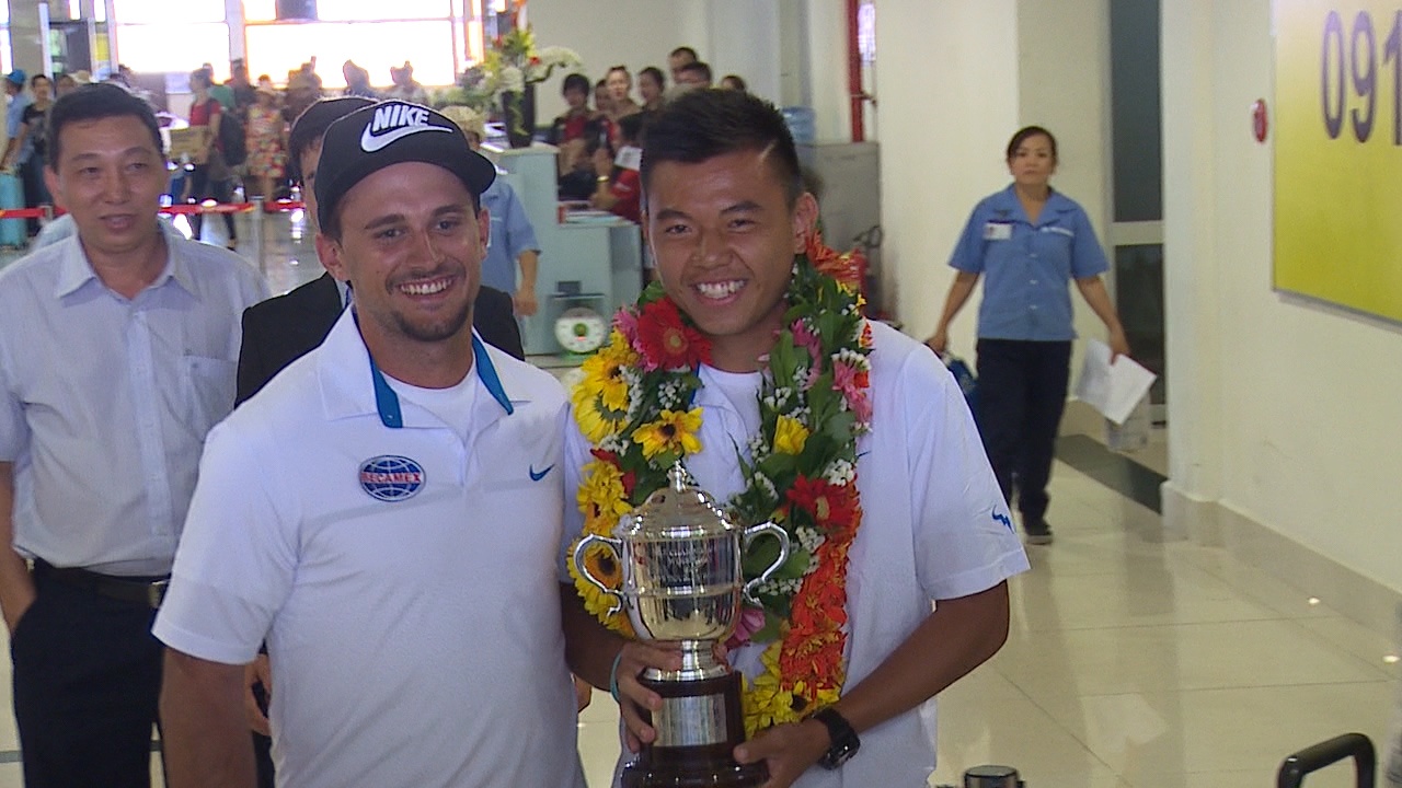 Nguoi ham mo vay kin Ly Hoang Nam tai san bay hinh anh