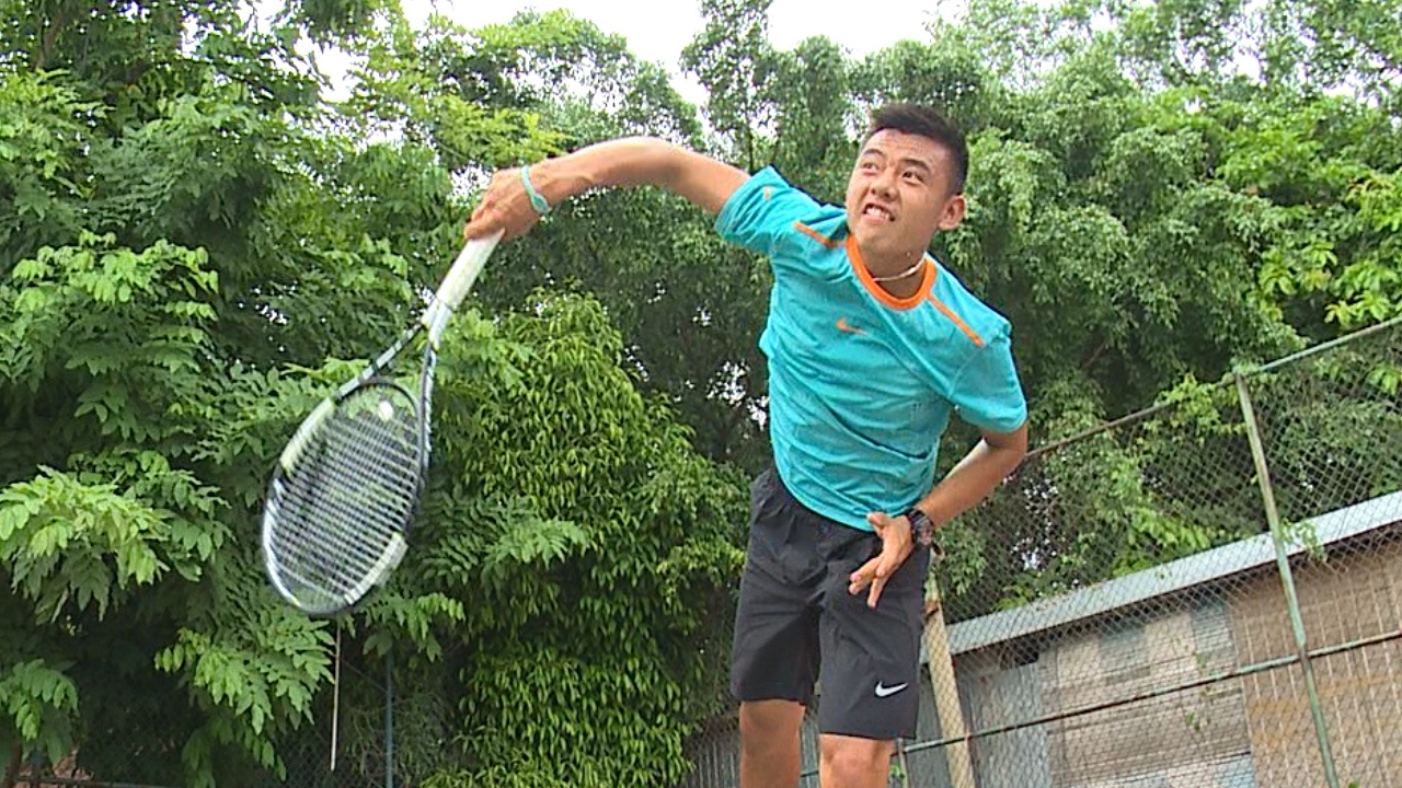 Ly Hoang Nam miet mai luyen tap tai san tennis cu hinh anh