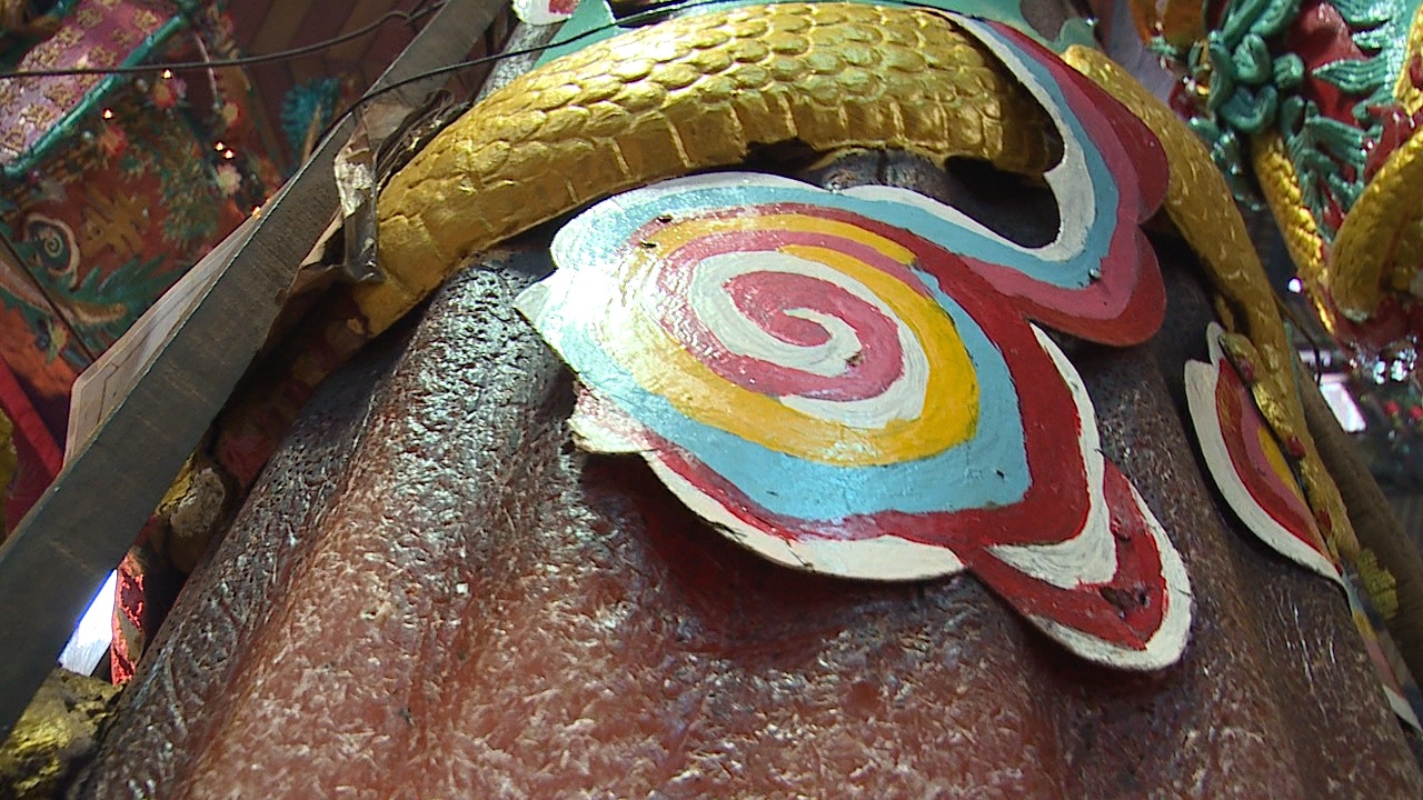 Can canh doi nen dot gan 50 nam khong het o chua Dat Set hinh anh