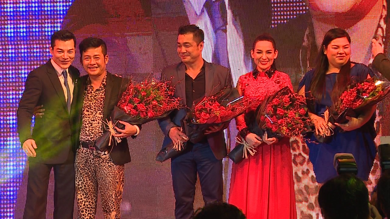 Dan sao hoi tu tai buoi ra mat phim 'Hy sinh doi trai' hinh anh