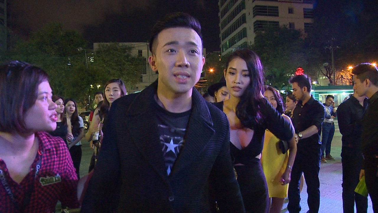 Hari Won bat mi vai dien trong buoi ra mat phim 'Trum Co' hinh anh