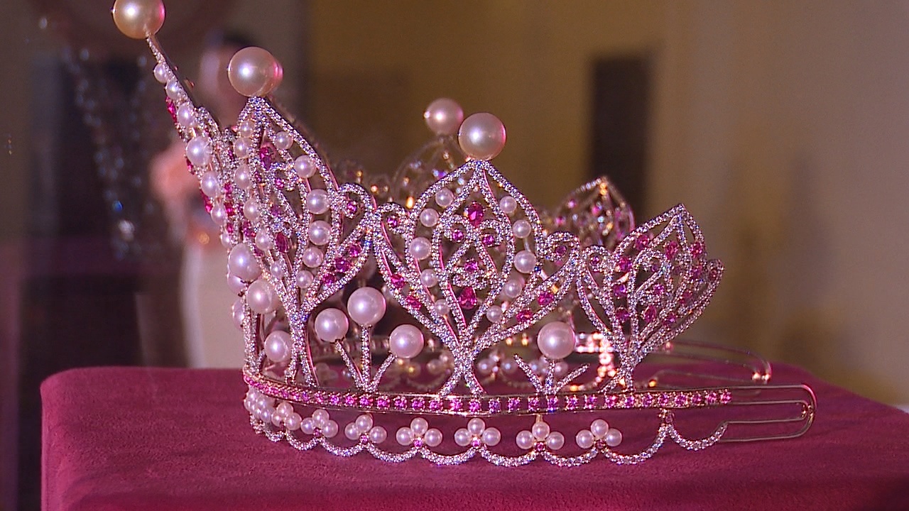 Vuong mien hon 2 ty dong cua Hoa hau Hoan vu 2015 hinh anh