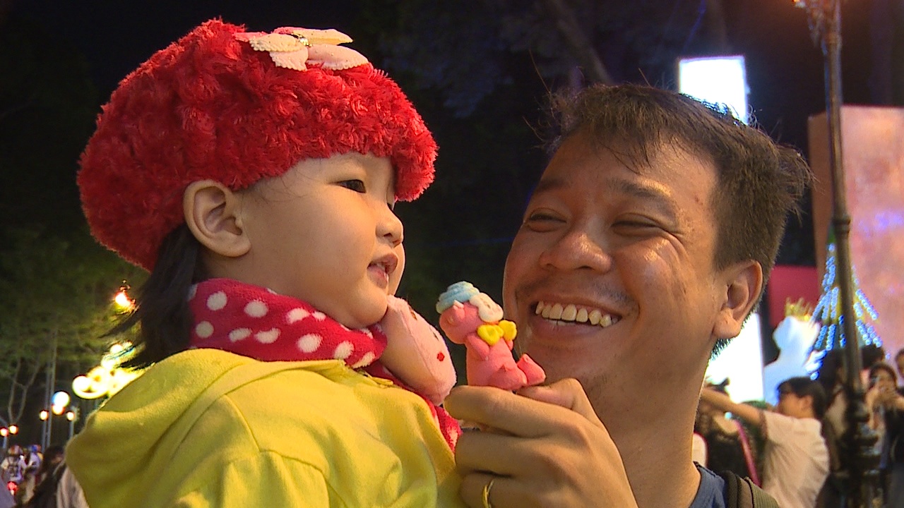 Nguoi dan Sai Gon do ra duong don Noel hinh anh