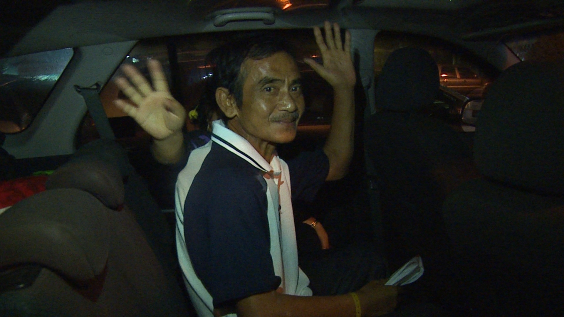 Ong Huynh Van Nen xuat vien trong dem hinh anh